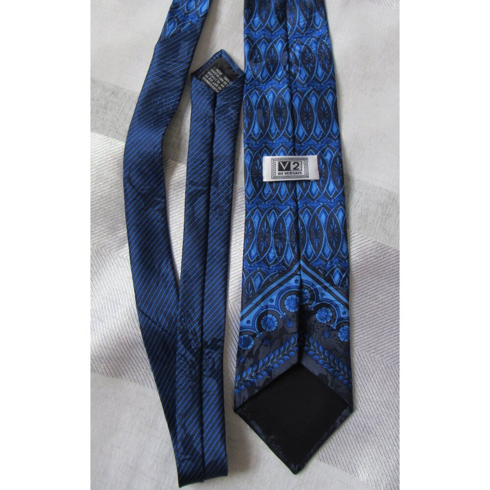V2 by Versace Men's silk tie Navy Blue, made in Italy - Picture 7 of 7